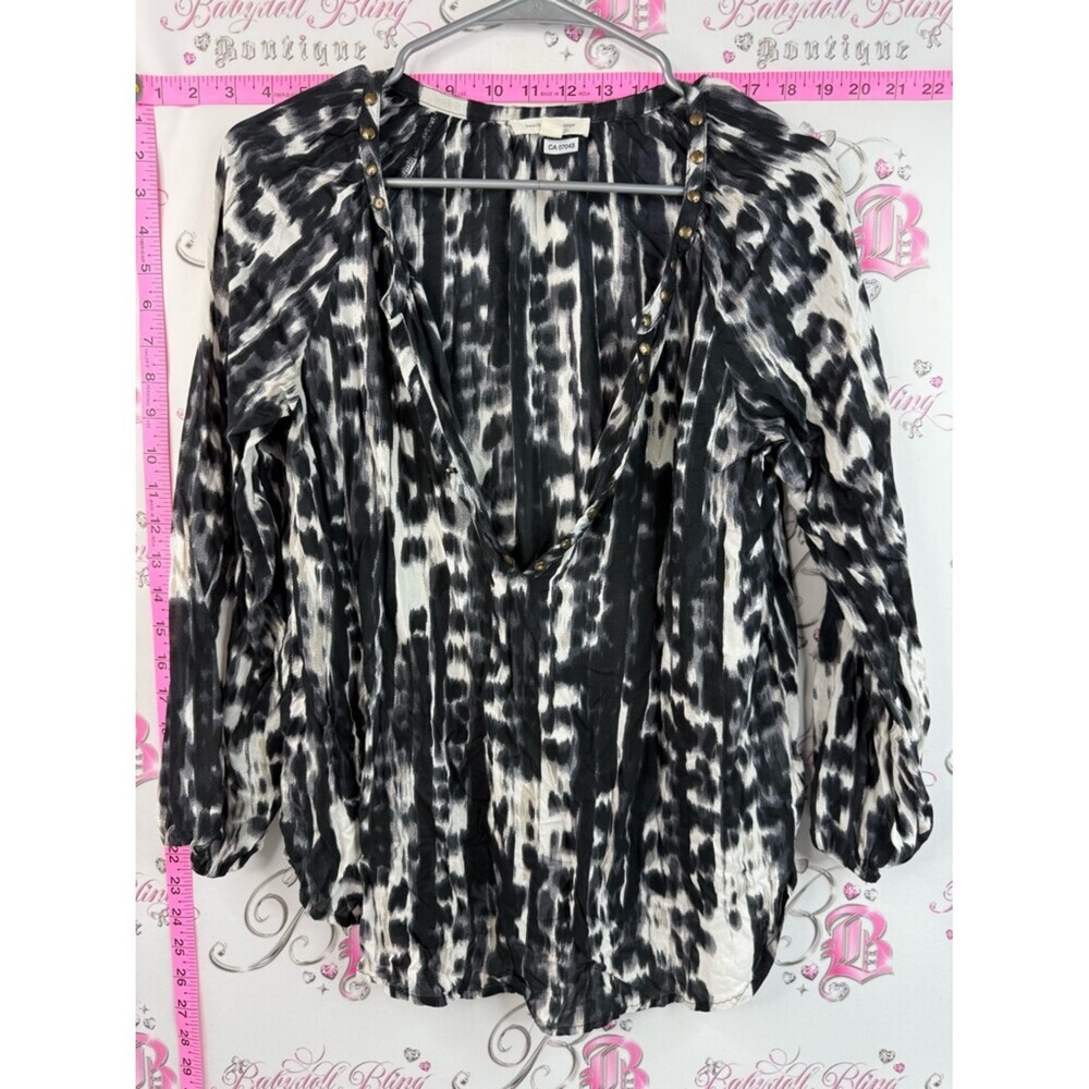 Beach lunch lounge collection blouse , Black & White V-Neck Stud Trim Blouse